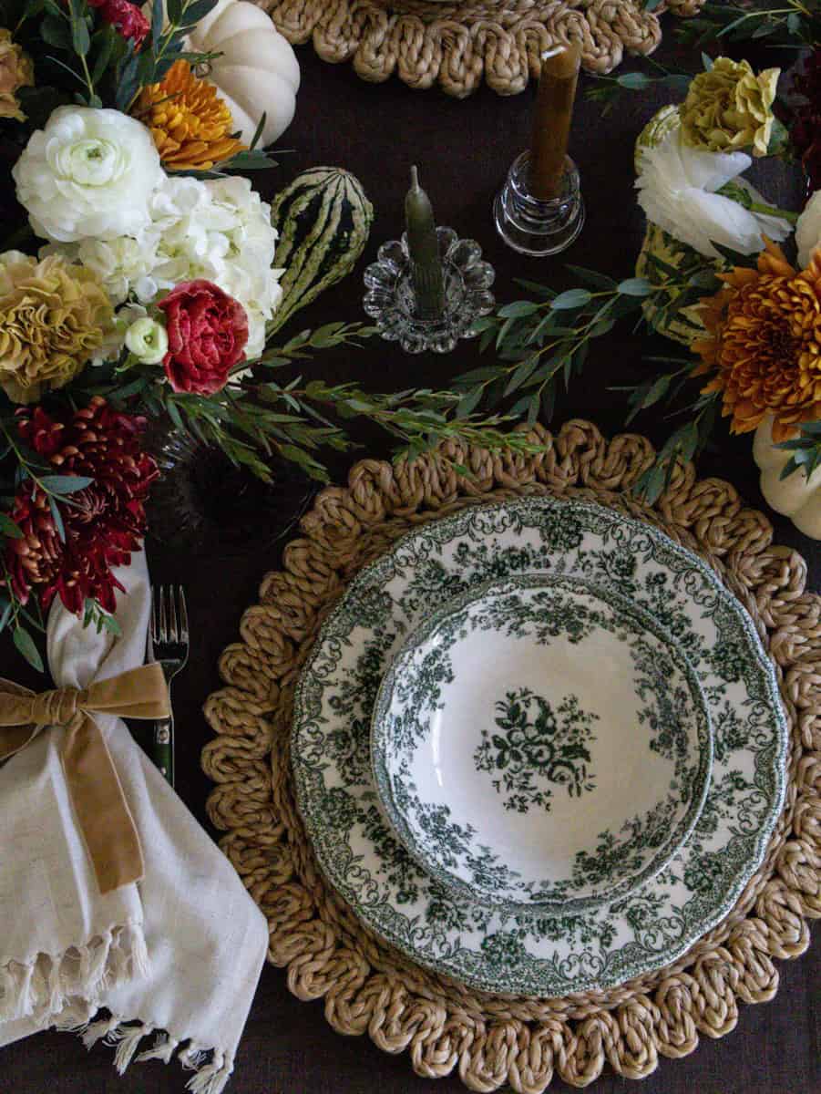 Modern Thanksgiving Tablescape