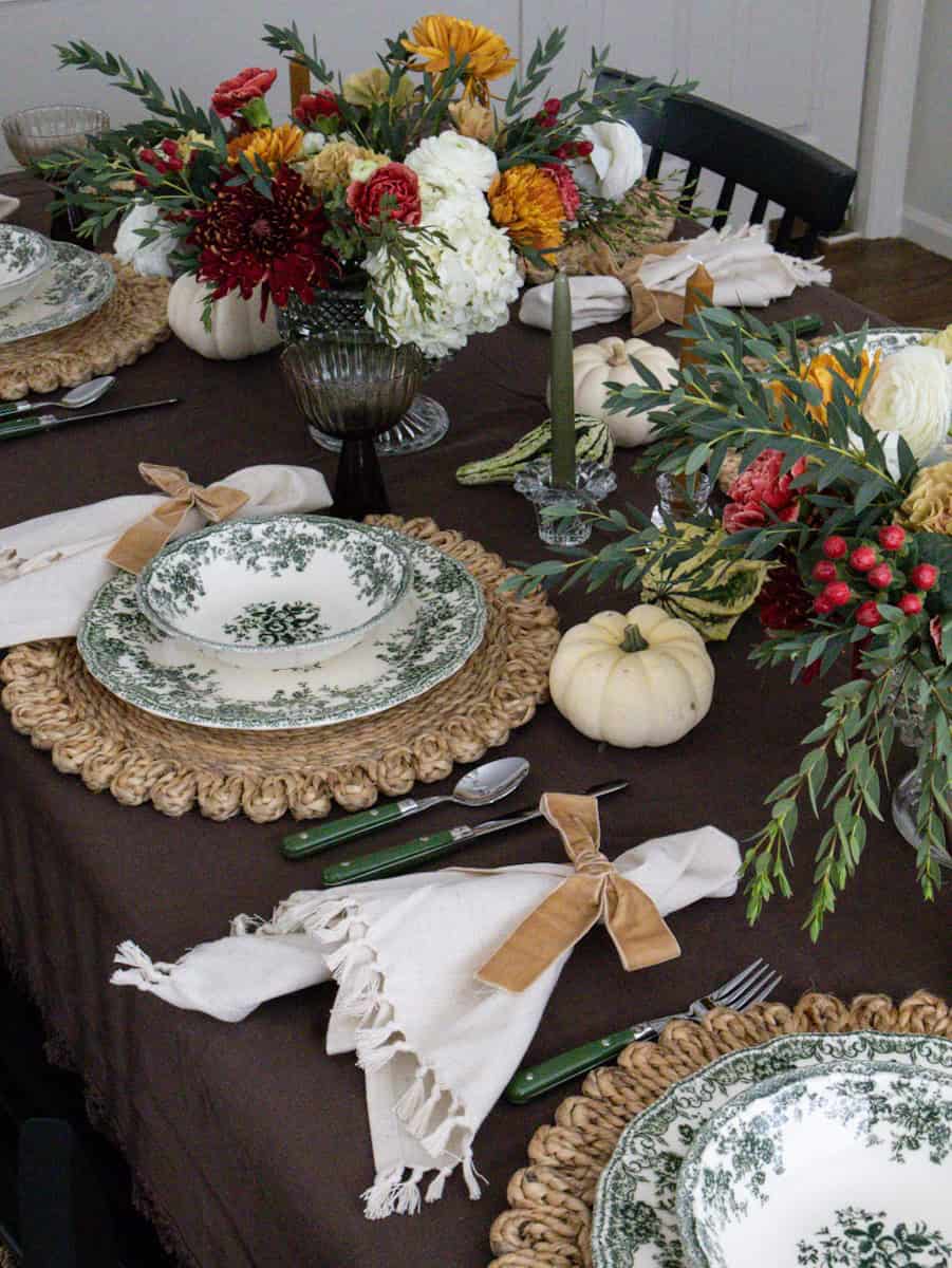 Modern Thanksgiving Tablescape