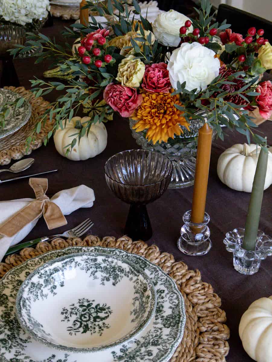 Modern Thanksgiving Tablescape