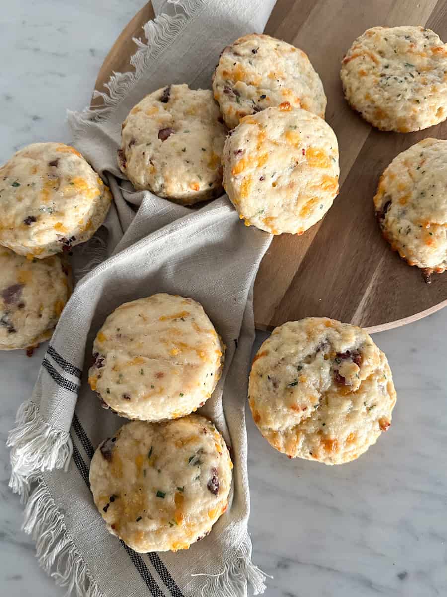 bacon cheddar and chive biscuits