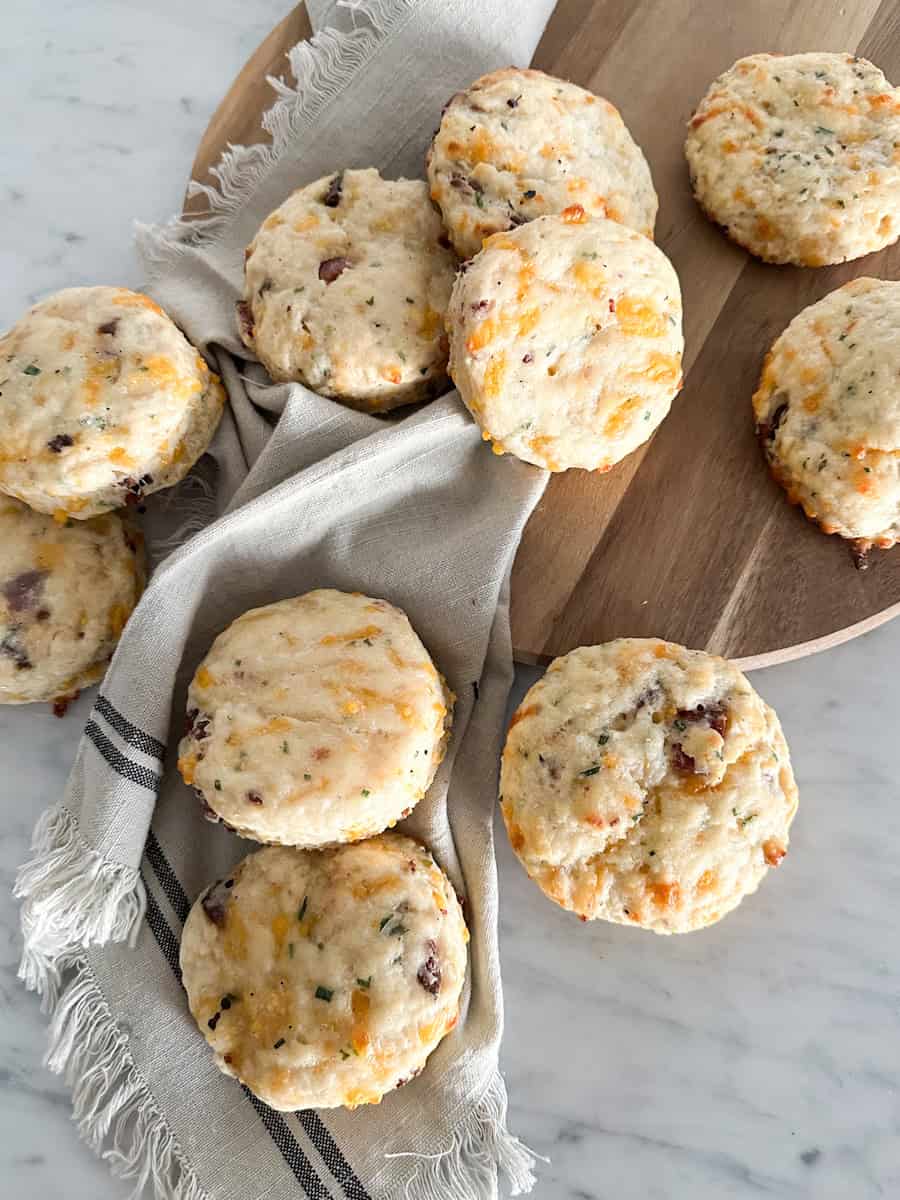 bacon cheddar and chive biscuits